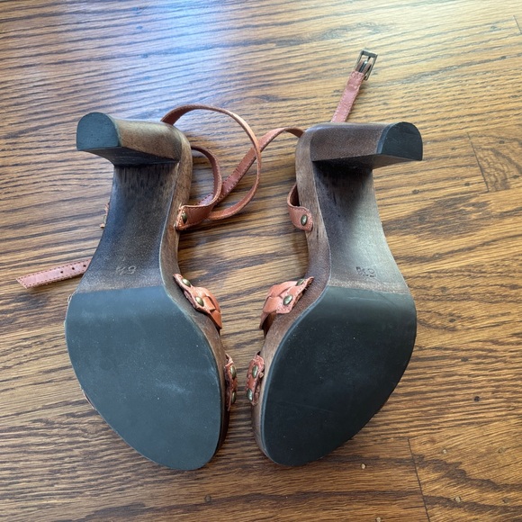 Banana Republic Women's Brown Braided Sandals - Picture 3 of 10